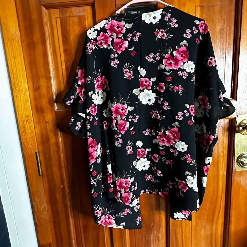 Downing Studio 2X Black and Floral Kimono
